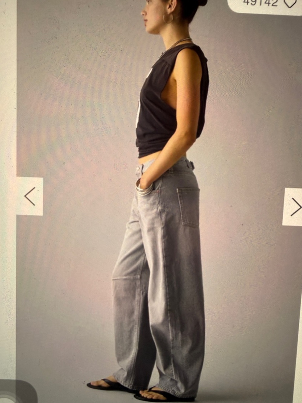 BDG Urban Outfitters Logan Buckle Baggy 
Barrel Jeans Women’s 24 Light Wash